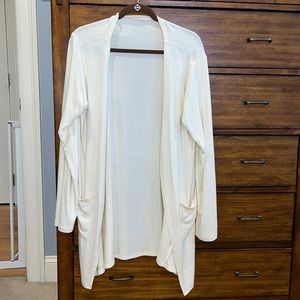 ZYIA size M cream sweater - brand new with out tags